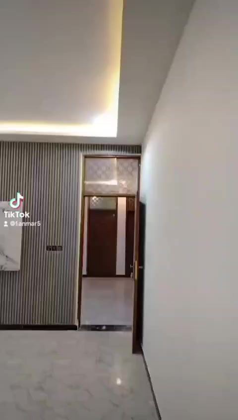 افضل انواع الديكور وحسب الطلب باسعار تنافسية وبايادي ماهرة للتواصل على الرقم التالي ***********
