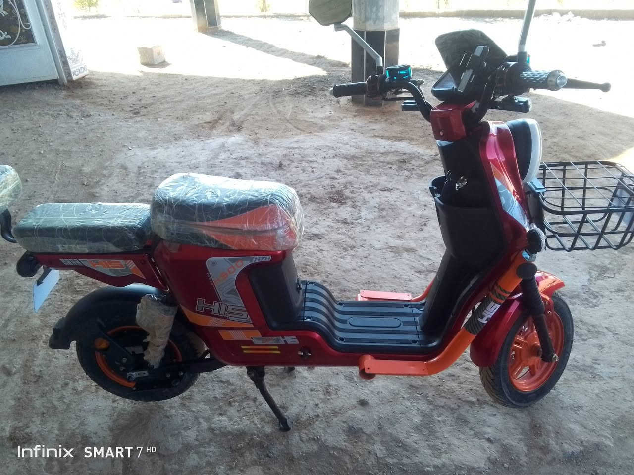 سلام عليكم دراجه شحن للبيع مكفوله من بطاريات كامله ماناقصه شيء السعر 500وبيه مجال  الرقم *********** مكان ديالى الخالص
