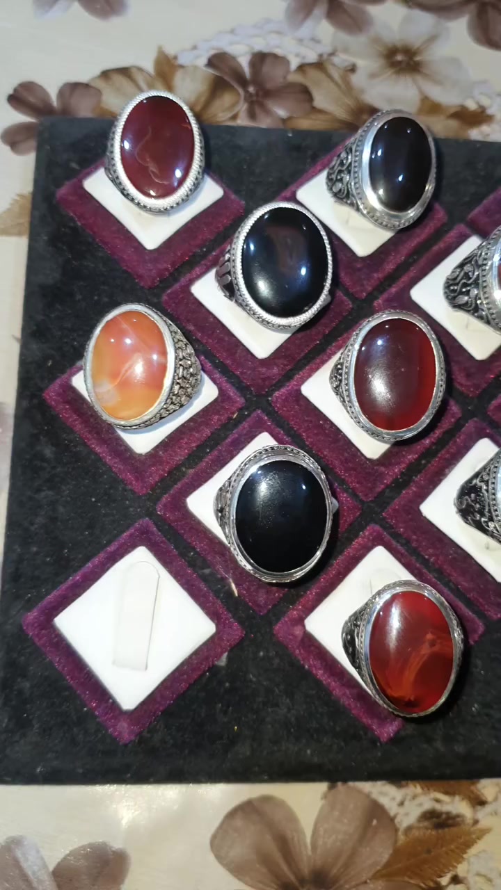 21 محبس كلهن تحف وصياغة ثكيله وصياغة بحرينيه 12 واحد بيهن و  صياغة رفيعي 9
3400 الف شلع


**إذا كنت صاحب هذا الإعلان وتريد حذفه لأي سبب، رجاءا أرسل رسالة إلى الدعم الفني**