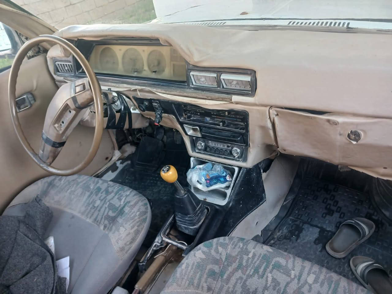 السلام عليكم. 
كرونا موديل 81
تخم تاير 
اكسل وكير جديد 
غرفتها حلوة 
سيارة جاهزة بس مكينتها بيها تنقيص 
رقم صدامي صلاح الدين السيارة بيها تحويل
العنوان: صلاح الدين 
السعر:12وبيها حك الجيه 
ترهم بيع ومراوس
للأستفسار: ***********
***********
