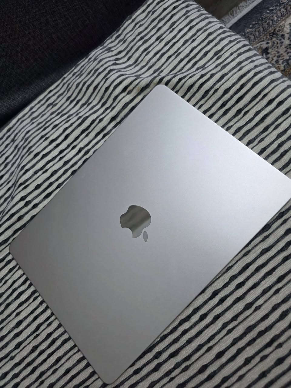 ماك بوك اير m4 2025 
معالج m4 
رام 16g 
هارد ssd256 
مشحون ٤ مرات فقط بحالة الوكالة 
حجم 13.6 ملحقات كاملة 
سعر ١٣٠٠ نهائي 
مكاني بغداد البياع حي التراث يوجد توصيل 
رقمي ***********
