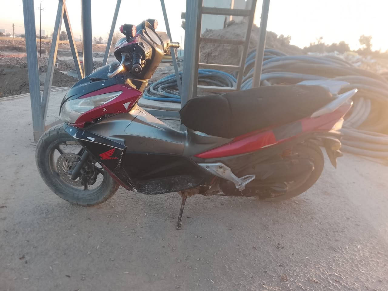 سلام عليكم دراجه هوندة يباني الدراجه ع بلادي كلشي ممبدل بيها سرعتها 140دراجه خير من الله نوزل وفيت بم بيها بس الوجه الجامة مال لايت مكسور فقط للبيع اومراوس
عنواني بغداد الدورة 
السعر 350


**إذا كنت صاحب هذا الإعلان وتريد حذفه لأي سبب، رجاءا أرسل رسالة إلى الدعم الفني**