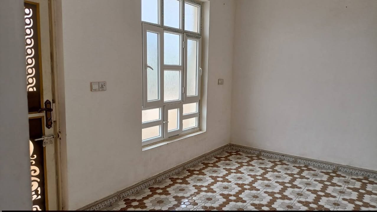 للايجار شقة جديدة الفلوجه حي المعلمين 2 شارع الكبيسات يفضل عائلة صغيرة . ***********
