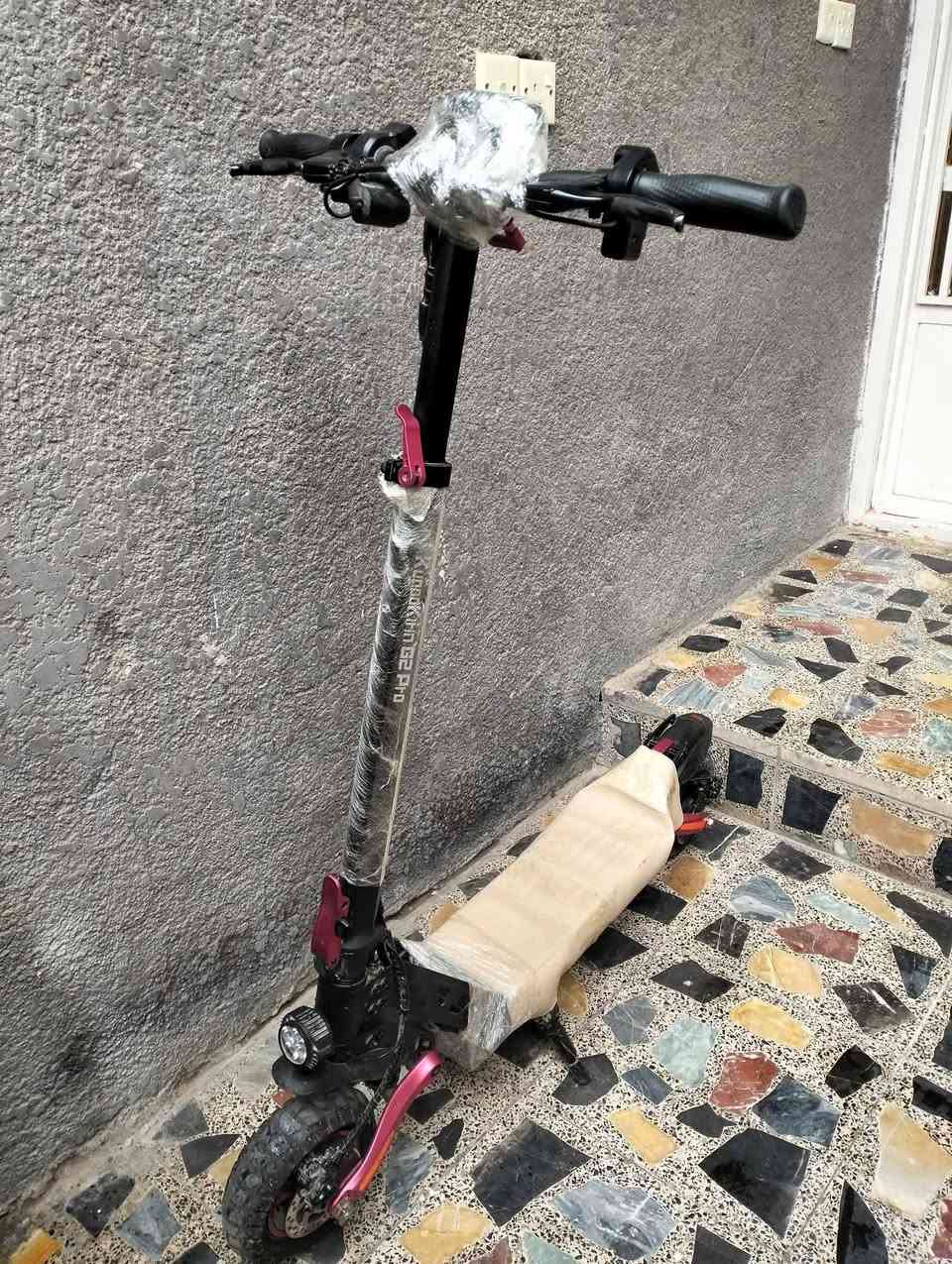 سكوتر للبيع 🛑🛴🛑🛴
سكوتر
KUGOOKIRIN G2PRO  الروسي  للبيع نضيف جدا
سكوتر بطاريته ليثيوم المحرك يصل  "Brushless" بقوة 600 واط السرعة القصوى: تصل إلى 55كم/ساعة، حقيقي إمكانية التنقل بين 3 أوضاع للسرعة (15، 30، 55 كم/ساعة
البطارية: بسعة 48V 15Ah، وتمنحك مدى قيادة يصل إلى 55 - 58 كم في الشحنة الواحدة (حسب الوزن وظروف الطريق).الإضاءة: نظام إضاءة متكامل يشمل 6 مصابيح (أمامية، جانبية، وخلفية مع إشارات انعطاف) لضمان الرؤية الليلية.
الشاشة: شاشة LED ذكية تعرض السرعة، مستوى البطارية، والمسافة المقطوعة بوضوح حتى تحت أشعة الشمس
ويجي وياها مقعد اذا تريد اشده (حسب ختيارك) سكوتر قوي قوي بمعنى الكلمه ينافس السوك
السعر على الخاص
واتس اب
(***********)∆•••••∆
