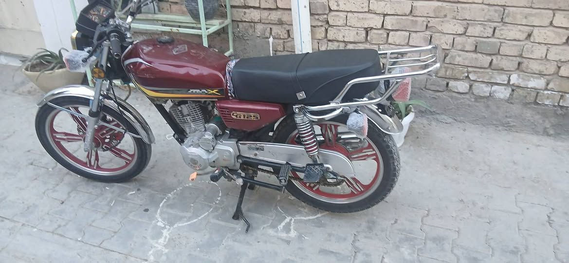 سيفان للبيع ٢٠٢٢
سعرها ٤٥٠ 
بيها ورقتين
دراجه خير من الله مكينه خرسه كامله من كل شي مكاني خرنابات 
***********
