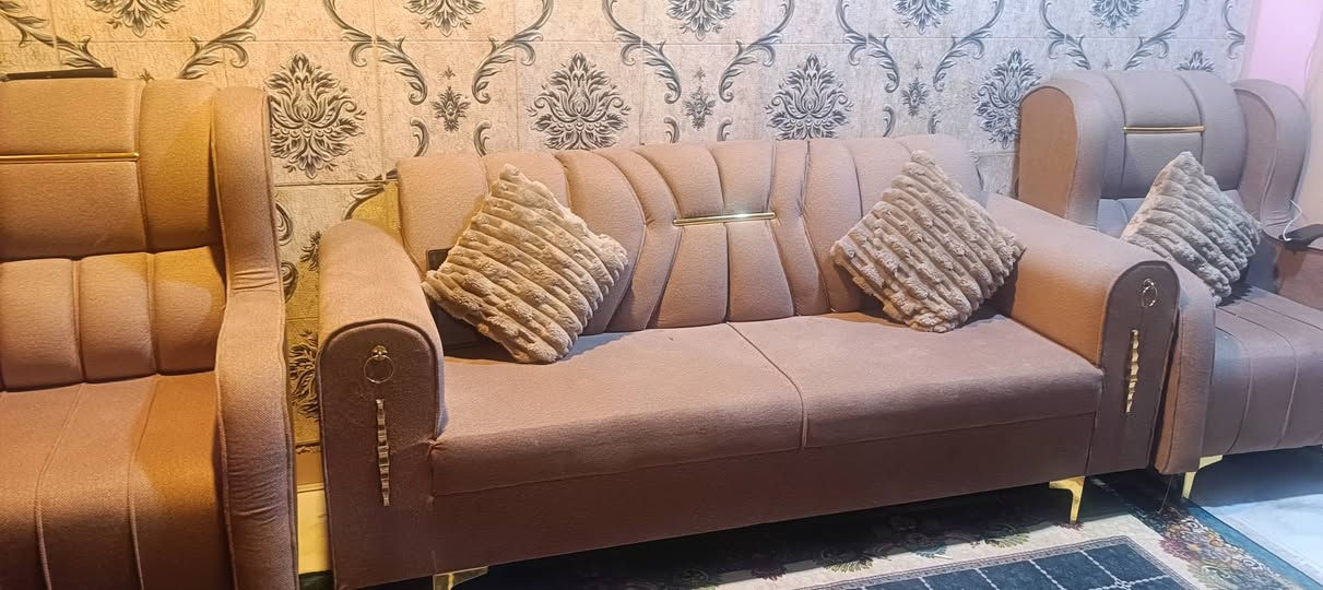 السلام عليكم تخم جديد كلش للبيع صار شهرين من اخذنا تسكام وقوي 8مقاعد ثنين كبار وكراسي ثنين من رخصت الادمن وافق الاستفسار ع الرقم ***********
