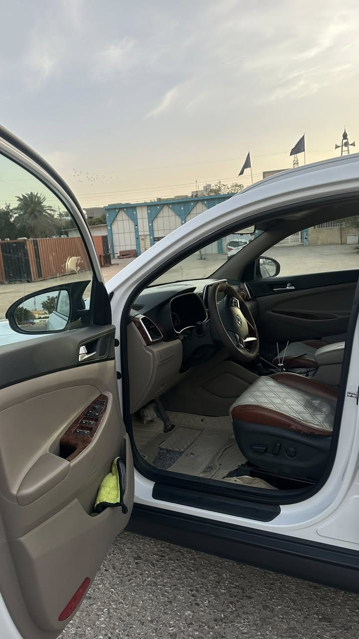 توكسان موديل 2020 رقم بغداد باسمي مكفولة عدا بارد بمقدمة البنيد مبين بل صورة حتة ماكحلتة ولا صبغته مقدار اصبعين ماشية 91 وقابل للزيادة مكان كربلاء ***********
