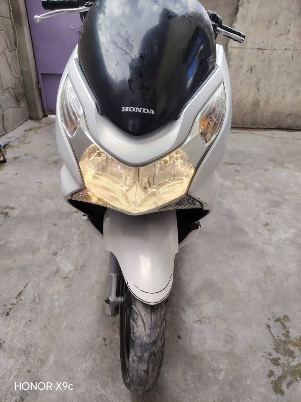 السلام عليكم
Pcxللبيع  
الجيل الاول بلادي مامفتوح 2016 حرف A
 السعر : 12 ورقة وبي مجال بسيط 
الدراجه نفس ماموضحه بالصور 
مكينة خرسه 
تواصل ***********
