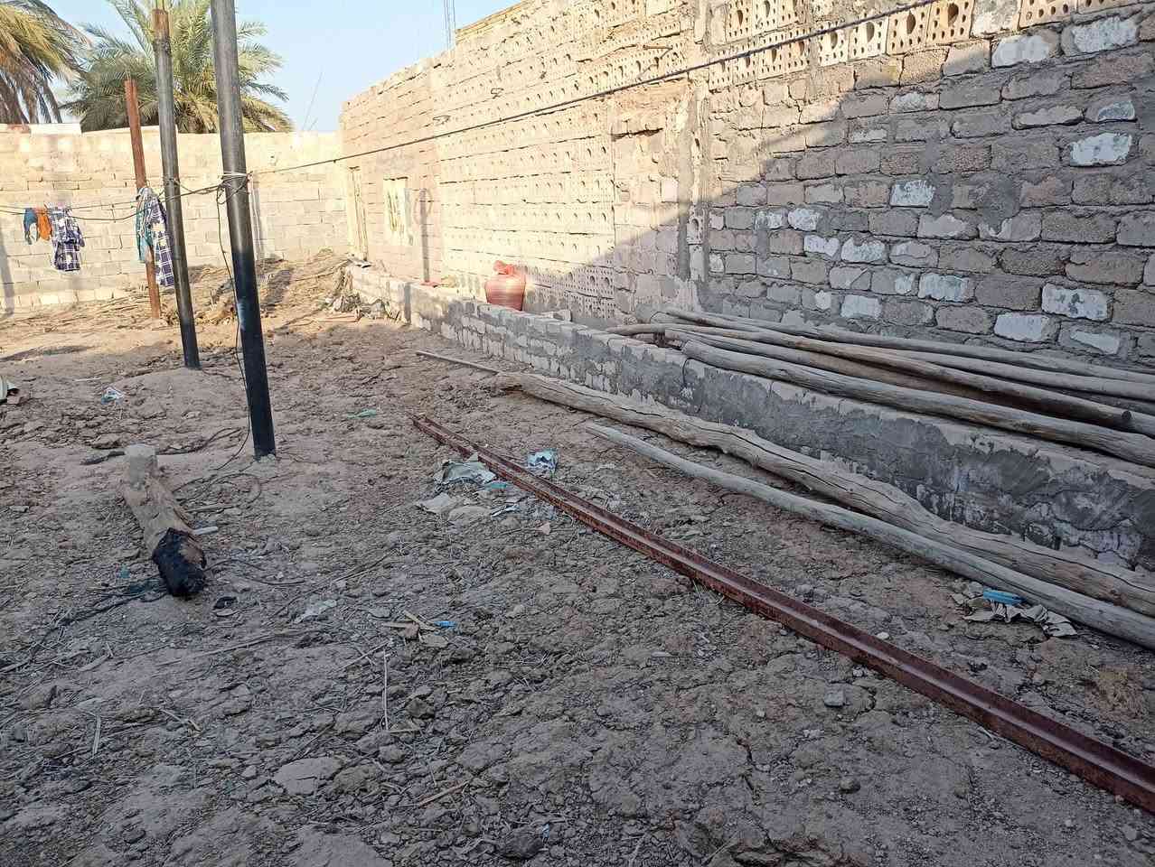 جذوع وخشب وحديد وفنرات للبيع كوفة حي ميسان 
***********
