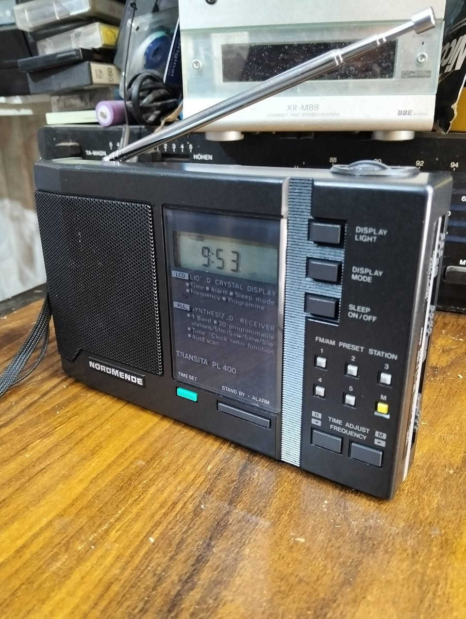 راديو نورمندي الالماني 
موجات الراديو FM MW SW LW 
يعمل باتري قلم 
يوجد فديو بالمنشور يوضح التشغيل 
السعر 40 الف مع التواصل 
للحجز والاستفسار المراسله على الخاص


**إذا كنت صاحب هذا الإعلان وتريد حذفه لأي سبب، رجاءا أرسل رسالة إلى الدعم الفني**
