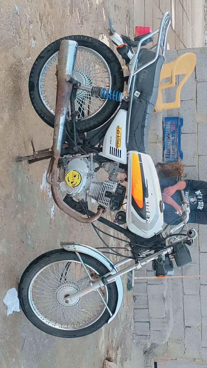 السلام عليكم 4كير تايكر للبيع مديل 2021 أوراق كامله دراجه نضيفه مكينه ناعمه تجي تفحص وين متريد مكاني سدت الهندية السعر ٤٣٠ وبيه مجال  غير متواجد ع الفيس ***********
