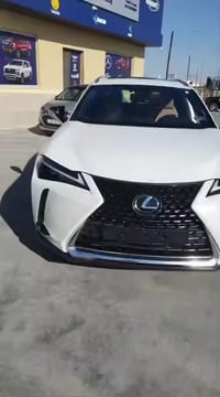 ترهم للشهداء لان كمركها غالي وترهم حره  لكزز  UX 250 هايبرد موديل 2024...