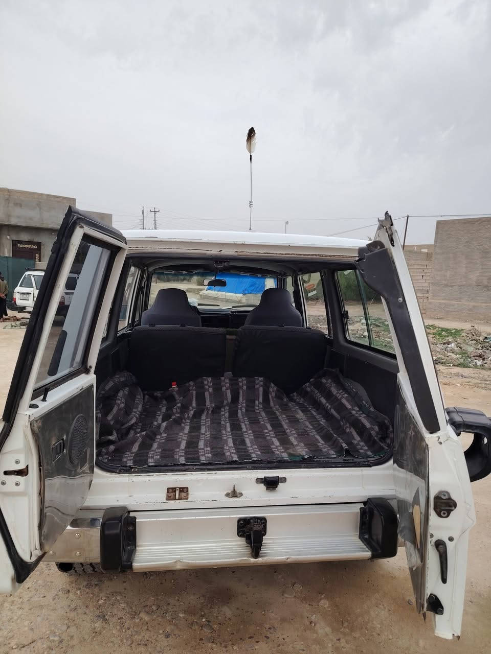 السلام عليكم مكلف بالنشر نيسان باترول موديل ١٩٩٧ UN بلادي مكفوله كامل كلها بالشرط محرك حاويه جديد طخم تاير مع ويل جديد صدر جديد كهربائيات كلها شغاله تبريد شغال ترايك للسعوديه شرط التحويل السنويه يرادلها تجديد مكان السياره صلاح الدين قضاء العلم للستفسار اتصل على الرقم ***********
