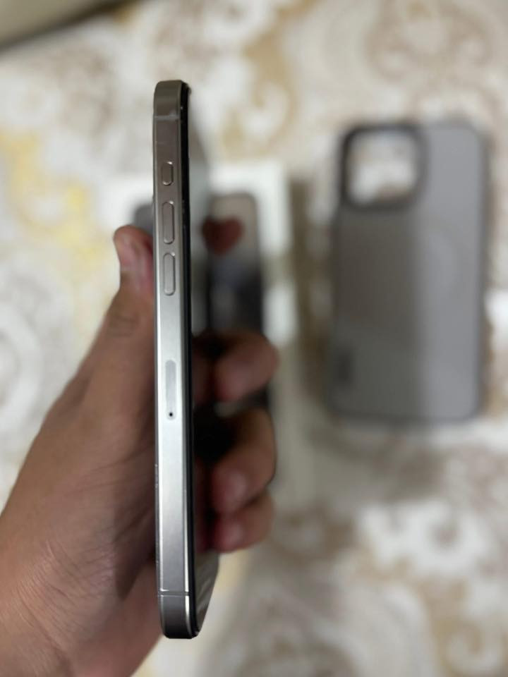 15 برو ماكس ..ماستر
مبدل شاشه 3 ختيارات 
ضهر وكاله..

بطارية 90% بلاديه 

ذاكرة 256 ..نموذج M.AAA شرق اوسط 

مكاني نجف حي ميسان

المراوس فقط 
‏***********
