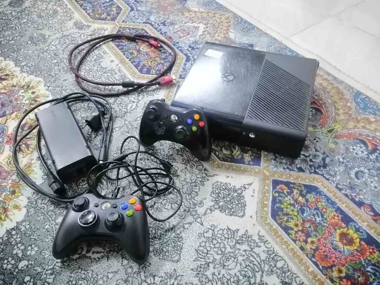 Xbox 360 pro نظيف كل الألعاب موجودة مع كامل ملحقاته +يده هدية السعر.
السعر 100 الف للتواصل (***********)

