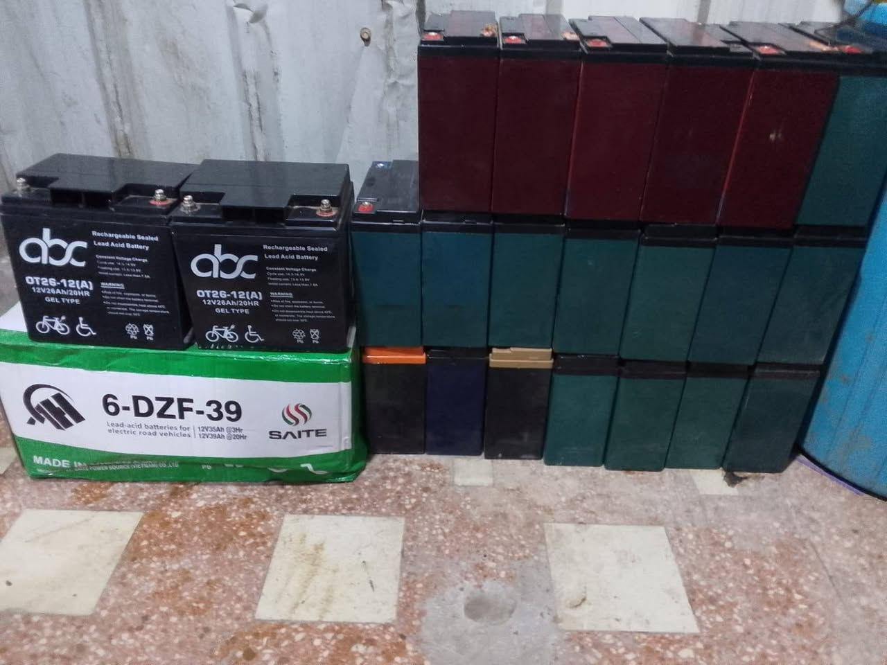 السلام عليكم مثل ما عودتكم جبتلكم بطاريات مستعمله اخو جديد وجبه جديده اخو جديد انواع عندي متوفره  اتصل ع رقم *********** او ادخل خاص مكاني بغداد
