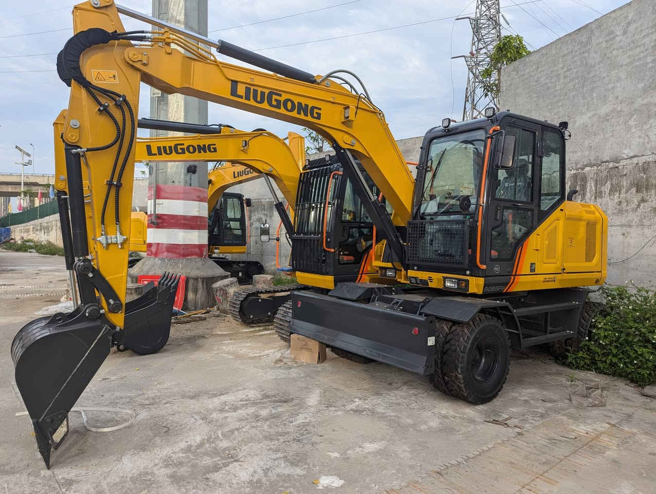 You can pick out your preferred LiuGong excavator from the parking lot. Please contact me if you need to purchase an excavator from China.


**إذا كنت صاحب هذا الإعلان وتريد حذفه لأي سبب، رجاءا أرسل رسالة إلى الدعم الفني**