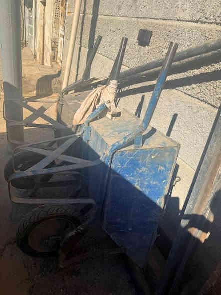 السلام عليكم
ونج ايطالي اصلي يرفع نص طن 500 كيلو مشتغل بي طابق واحد للبيع كامل هوة والعرباين اثنين والسكله كامل. سعرة قفل 900
مكانة بغداد الجديدة.  ***********
