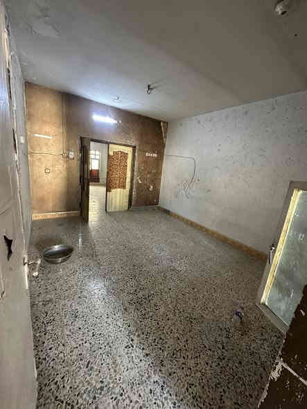 بيت للأيجار مساحة 70م طابق ثاني سعر :300
يحتوي على#استقبال#مطبخ#غرفت نوم #خدمات 
الموقع 📍الشعب خلف شارع عدن  (موقع ممتاز)
للأستفسار آكثر الأتصال ***********
