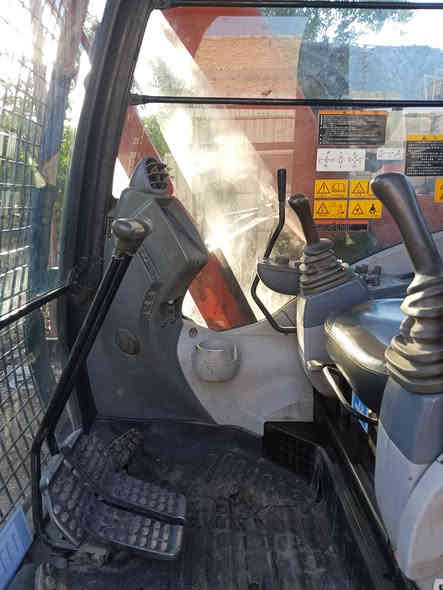 سلام عليكم حفارة صغير حجم 75 B5 كامل رقم بغداد بسمي  موديل 2016الهاتف ***********
