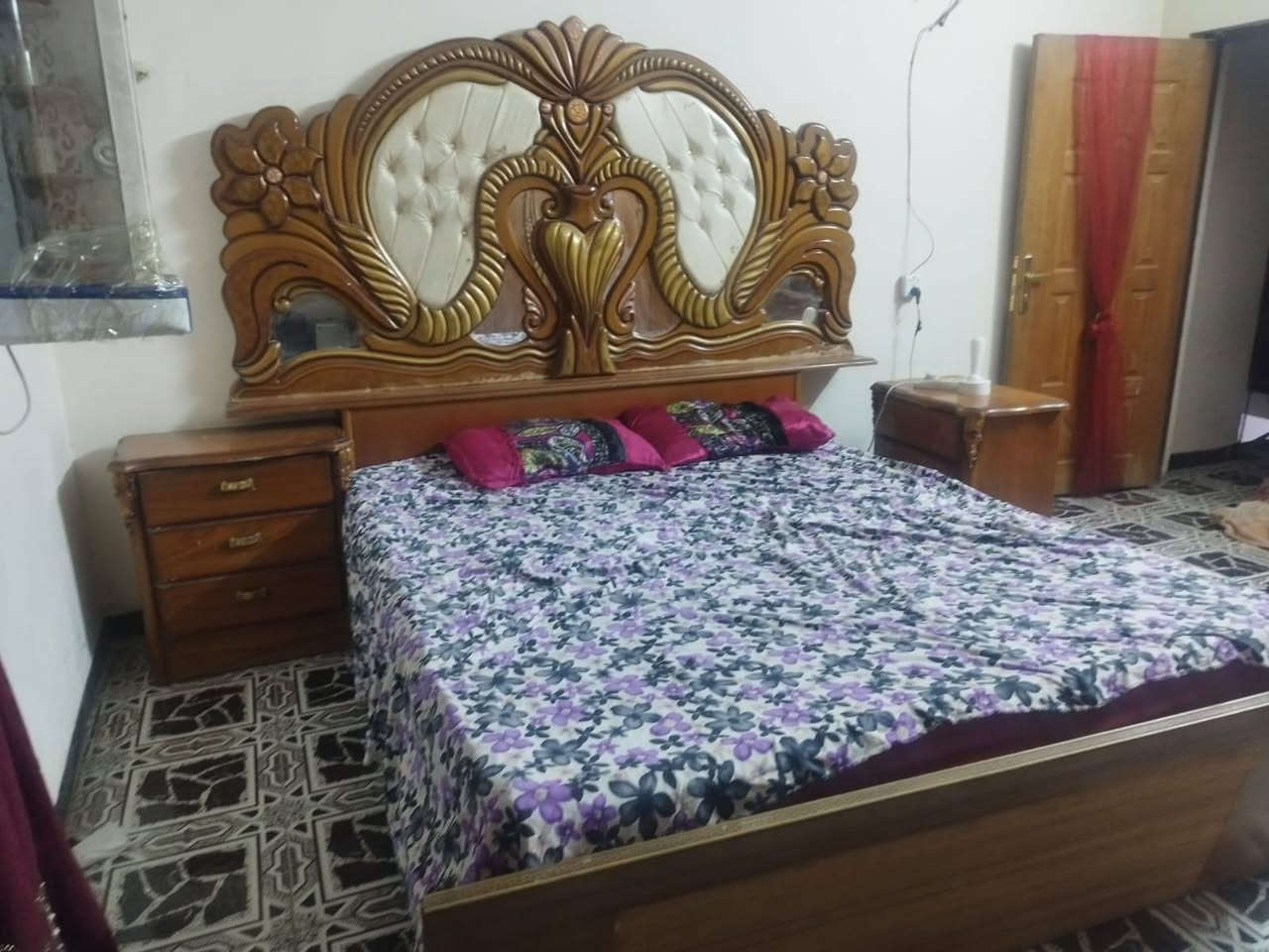 غراض للبيع جرباية وميز مراية  وكاروك خشب وفاترينة مع تحفيات  ومبردات عدد ٢ وبوفيات عدد٢ للبيع سعر مناسب جدآ للاستفسار الاتصال على الرقم ***********

