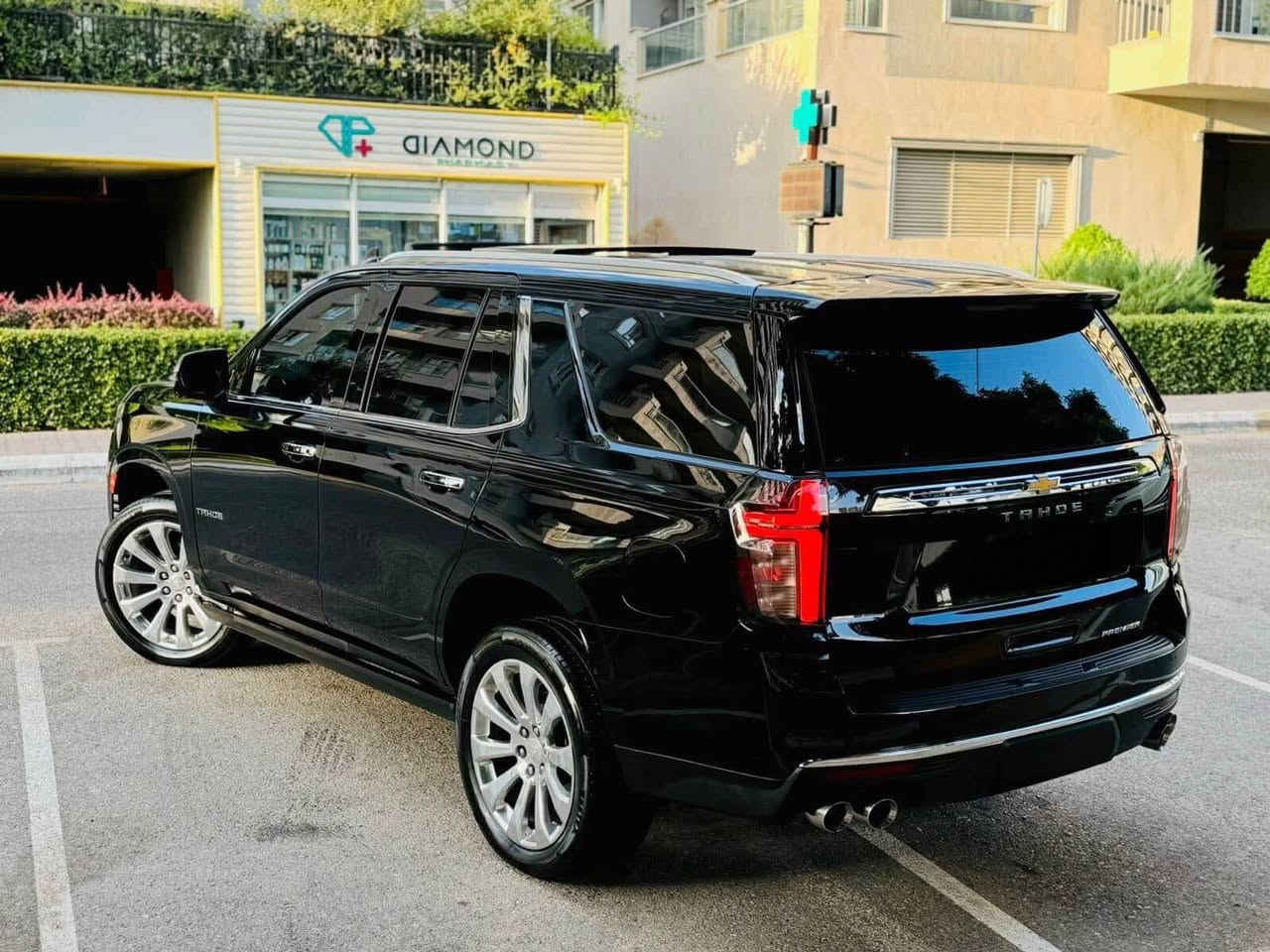 تاهو موديل PREMIER – Black
ما شاء الله، السيارة جديدة 
شيفروليه تاهو بريمير بلاك 
خليجية وكالة المنصور 

الموديل: 2021 
اللون: أسود
المسافة المقطوعة: 83 ألف كم حقيقي

الحالة: نظافة 100%

المحرك والگير: شرط وضع شركة

الصبغ: بدون صبغ بدون بارد 

كل الغراض بلادي موجودة

المواصفات:

جكات كهرباء (تصعد وتنزل)

أربع كاميرات

حجم المحرك: 5300 CC

عدد الأسطوانات: 8 سلندر

سقف بانوراما

المقاعد كهربائية تدفئة وتبريد

مقصورة من الجلد الفاخر + خشب ملكي

شاحن لاسلكي

نظام رؤية: 5 كاميرات (Bird View) 

نظام تعليق مستقل

كشنات ميموري خزن

نظام الصوت BOSE – عدد السماعات: 10

دوسات كهرباء + إنارة LED

نظام سحب مقطورة مع تحكم وكاميرا للمقطورة

داتا شو

تشغيل عن بعد

5 بصمات

تحديد مسار

إضاءة أمامية LED

مرايا شفط

4 كاميرات بزاوية 360 درجة

رادار

جنطة ذكية تُفتح وتُغلق بالقدم

ويل كروم حجم 22 مع تخم تاير

شاشات خلفية

جميع الكشنات كهربائية

كشنات تدفئة وتبريد

دوسات شفط

شاحن لاسلكي

ثلاجة

جميع المقاعد تحتوي على مخارج USB

المكان: اربيل 
الحالة: السيارة جديدة ما شاء الله
للاستفسار: *********** أربيل, العراق
