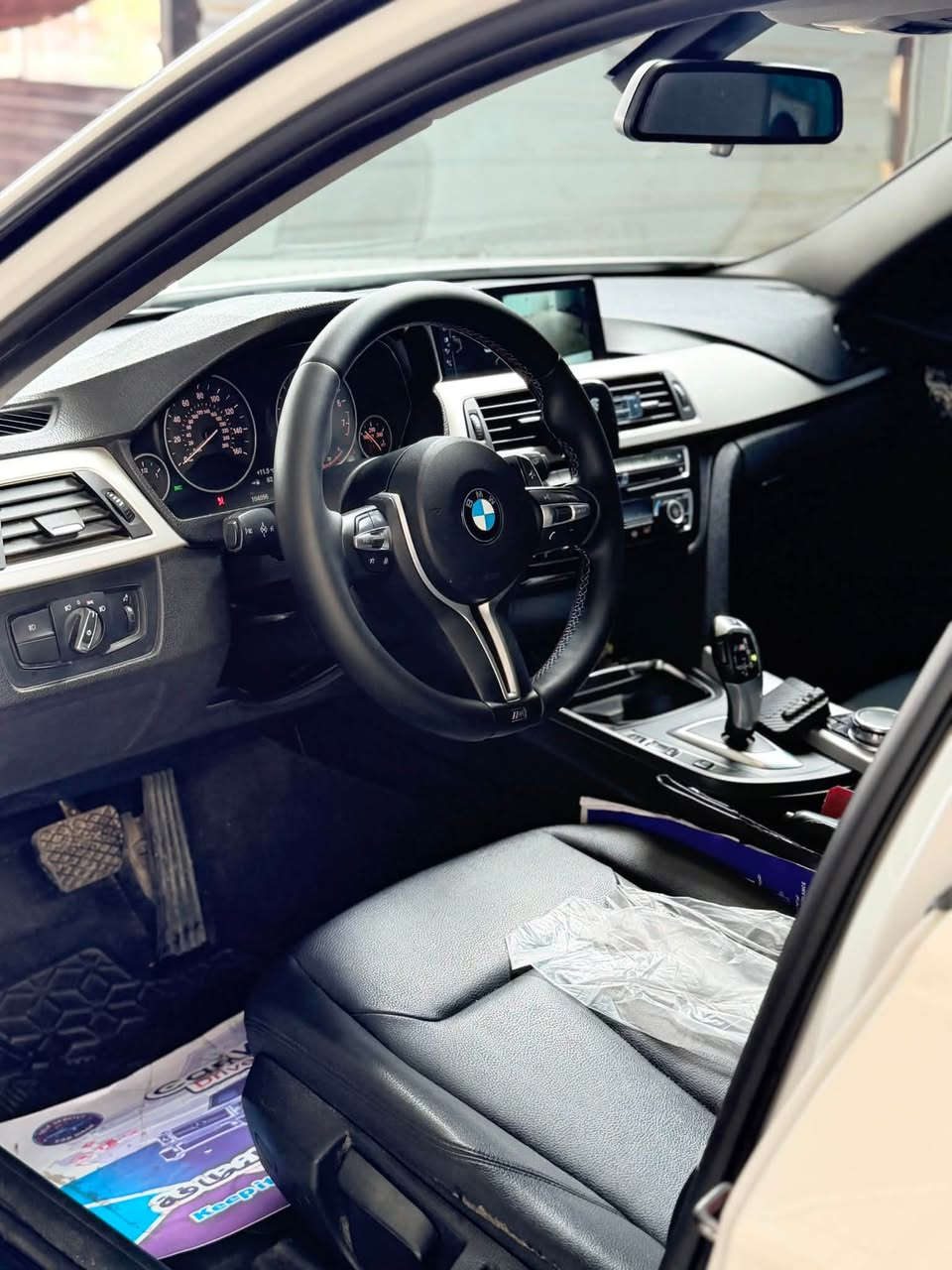 اعادة النشر بسبب الوعود الكاذبه 
للبيع BMW 320i موديل 2017

* المحرك: 4 سلندر تيربو.
* السيارة نظيفة جداً وبحالة ممتازة.
* الحادث بدون دواخل، فقط دعاميات طايحة، والسيارة تحتوي على كلير أمريكي.
* محدثة كت M كامل بلادي (مو ترهيم).
* الدركة محدثة M.
* شاشة كبيرة.
* تبريد قطعتين.
* تخم تايرات جديد.
* ميزانية حدادية.
* غاز تبريد جديد.
* حساسات بريك.
* دسكات برمبو.
* دهن Black Edition من الحسام.
* منظومة زينون بلادي.
* الداخل نظيف جداً وكأنه جديد.
* كير ومكينة كفالة بشرط الفحص.

ملاحظة:
السيارة مضللة تضليل أمريكي وعازل حراري أيضاً من مرور السليمانية.

تريد تحويل؟ تريد وكالة؟ بنفس اليوم وماكو أي تأخير.

للاستفسار:
***********

الموقع:
بابل أو بغداد.

السيارة لا تحتاج أي مصاريف، جاهزة للفحص والاستخدام.
السعر 150$ وبيها مجال قليل جدا
