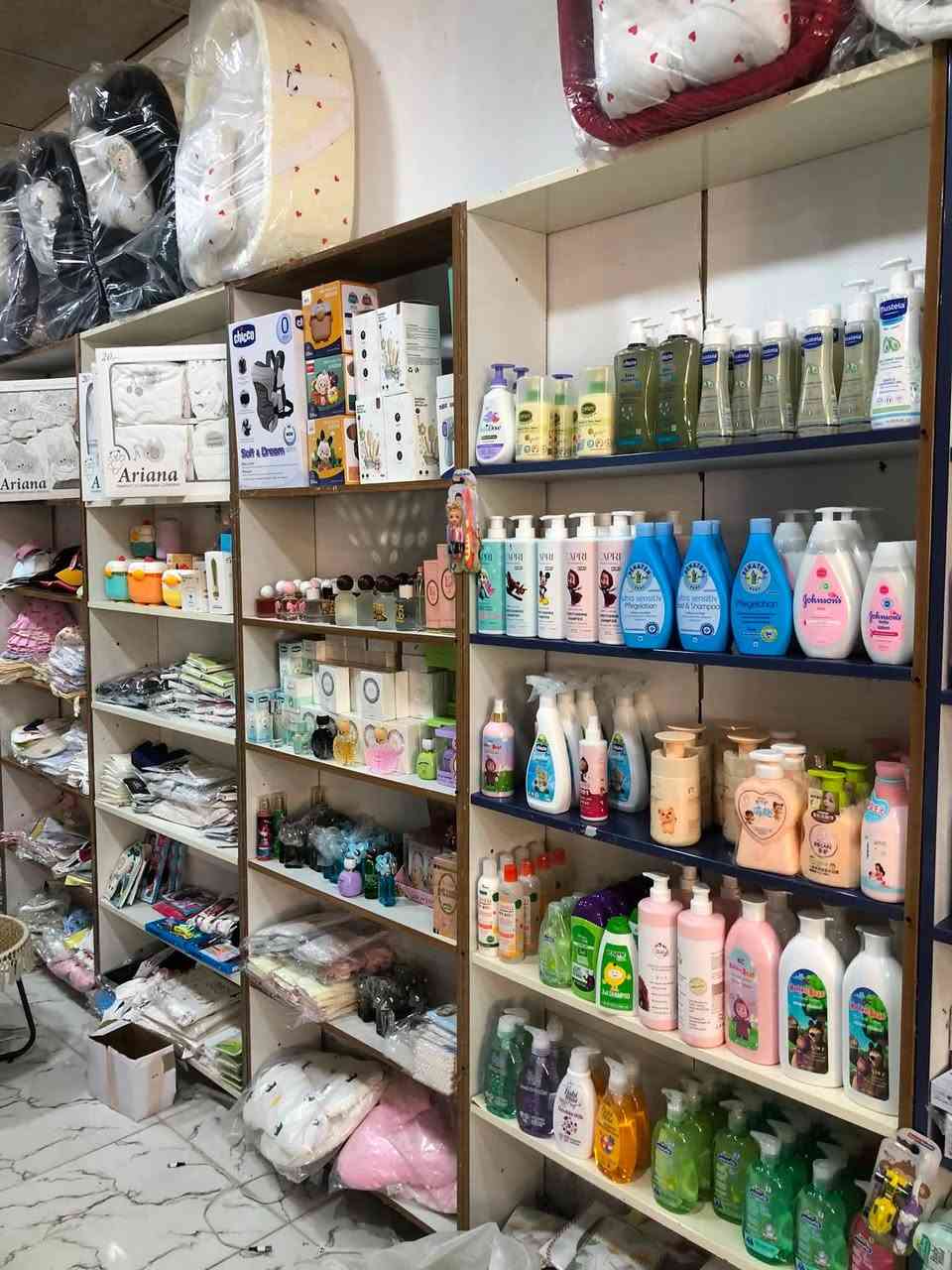 کۆمەلیک رەفی زۆر باشم  هەیە
٨ رەفەی پشتی پیوەیە 
قیاسی ٢٤٠ بە ١ م بە ٢٠ سم
٧ رەفەی تر. پشتی پیوە نیە قیاسەکانی جیاوازە 
بە سعریکی موناسب ئەیفرۆشم 

***********
