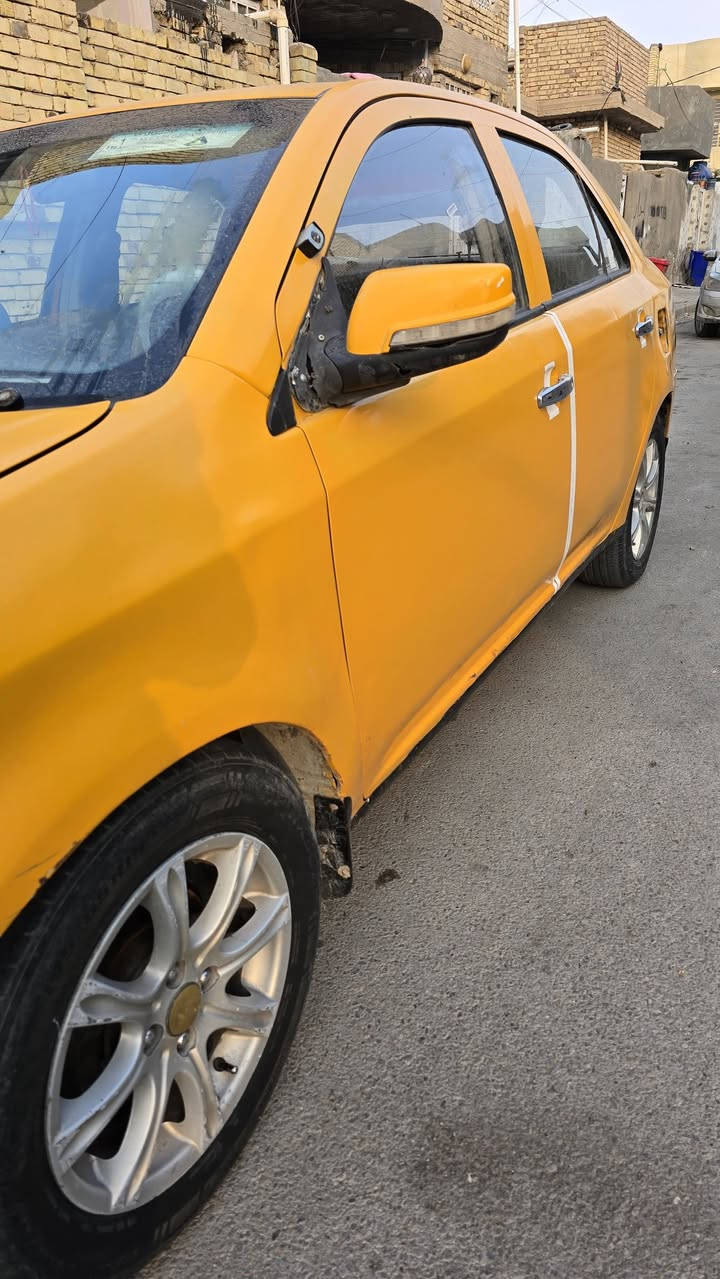 للبيع جيلي ام كي  موديل 2013 رقم ذي قار مشروع وطني تحويل ثاني سياره حلوه وجديده وجاهزه خير من الله بيها بس طخه بجاملغ الخلفي يم القبغ البانزين ومعمر الباقي بلاد مكاني بالكوت وراعيها يمي السعر 25 وبيها مجال 
***********
***********
