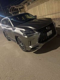 لكزس 570 LX موديل 2018  لون سلفر ماشيه 160 ألف  فول مواصفات  سعر 610 و...