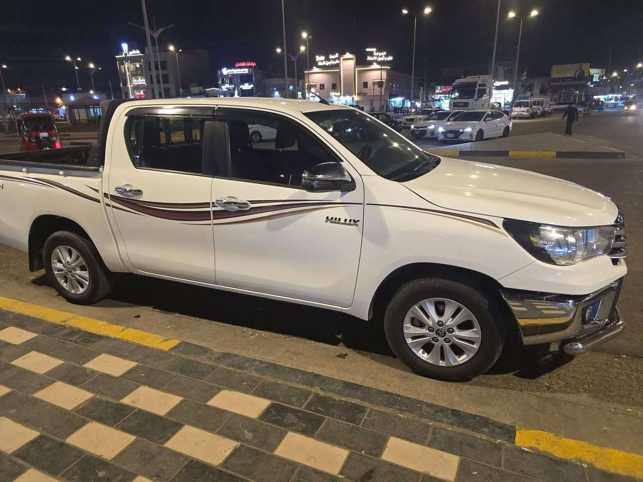 هايلوكس 2019 ساز رقم بصرة ماشية اكثر من 200 الف مكفولة من الضربة والصبغ 
سعر البيع 240$  وبيها مجال قليل 
للاتصال ***********
