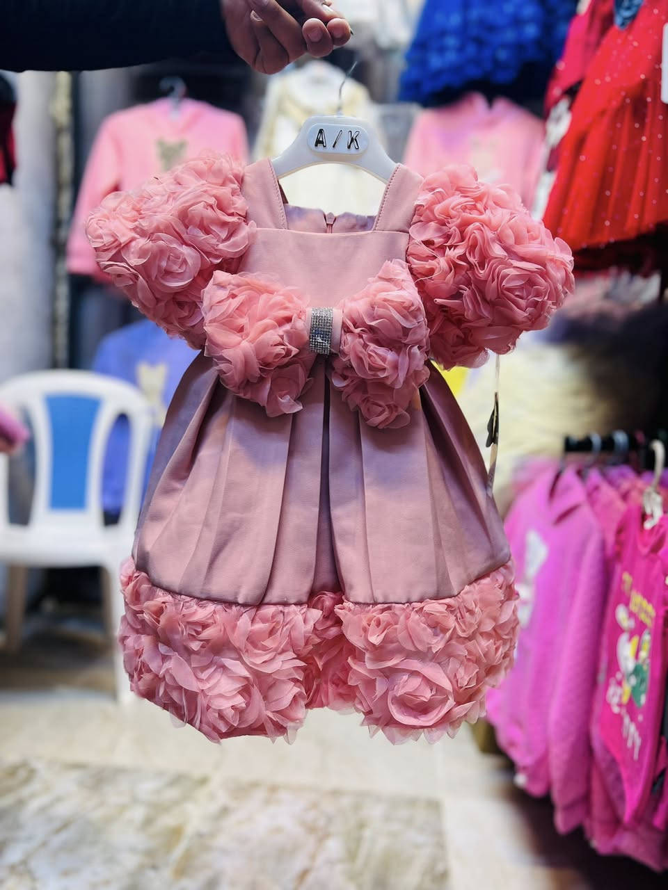 فستان بناتي قماش درجة اولى 👗
قياسات من عمر سنة الى 3سنوات 

عنوان المحل ناحية القيارة سوق الملابس مقابيل تجهيزات الليث 📍
 يوجد خدمة توصيل داخل وخارج ناحية القيارة 🛵


**إذا كنت صاحب هذا الإعلان وتريد حذفه لأي سبب، رجاءا أرسل رسالة إلى الدعم الفني**