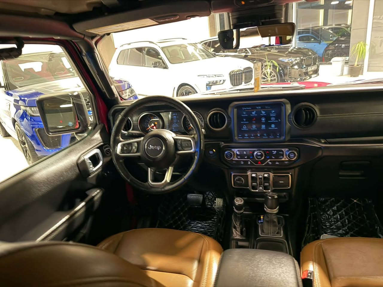 سعر جدا مناسب 🔥🔥🔥
السلام عليكم 
للبيع فقط بدون مراوس
جيب رنكلر صحاري انلمتد موديل 2021 ماشيه 69 الف محرك 4 سلندر (4x4) 
مواصفات كشنات جلد جملي وتدفئة وكامرا وحساسات وسكان هيتر وجامات كهرباء وبصمات وفور ويل وسقف قابل للازاله وبعد مواصفات 
السياره وارد امريكي بيها جاملغ خلفي و بابين صبغ وگير ومكينه بشرط 
السعر : 188 $ ورقه ومجال جدا بسيط
للاستفسار: *********** كاوه جمال 
العنوان : السليمانية المعارض الجديده معرض (الجاف)
