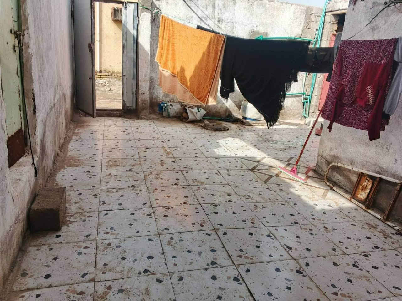 بلاش  بيت زراعي في  فضليه  سعر ١٣ مليون. ونص بي مجال  يعني بيت بلاش  كلش مساحه 120  حي عرب قريب على شارع عام بيت نضيف ومرتب بس سقف سندويش  بي غرفه وصاله ومطبخ ووصحيات ووساحه واتساب فقط ***********
