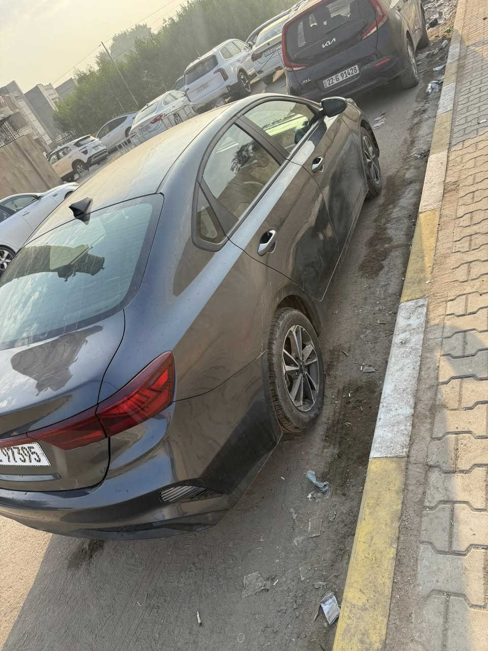 سلام وعليكم كيا فورتي موديل ٢٤ رقم بغداد الدولي. بدون ايرباك بدون لغد ولاشاصي. بدون تكم بيها صبغ. الباب الأيمن ربع الباب فقط. وبيها شخوط فقط الحادثه مال امريكا. العنوان. صليخ او  الاعظمية. تلفون ***********
