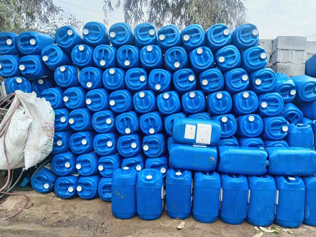 جركانات ٣٥ لتر نضيف كلش سعر لواحد ٣٠٠٠ دينار العنوان الفلوجة حي المعلمين قرب جامع سعد *********** ***********
