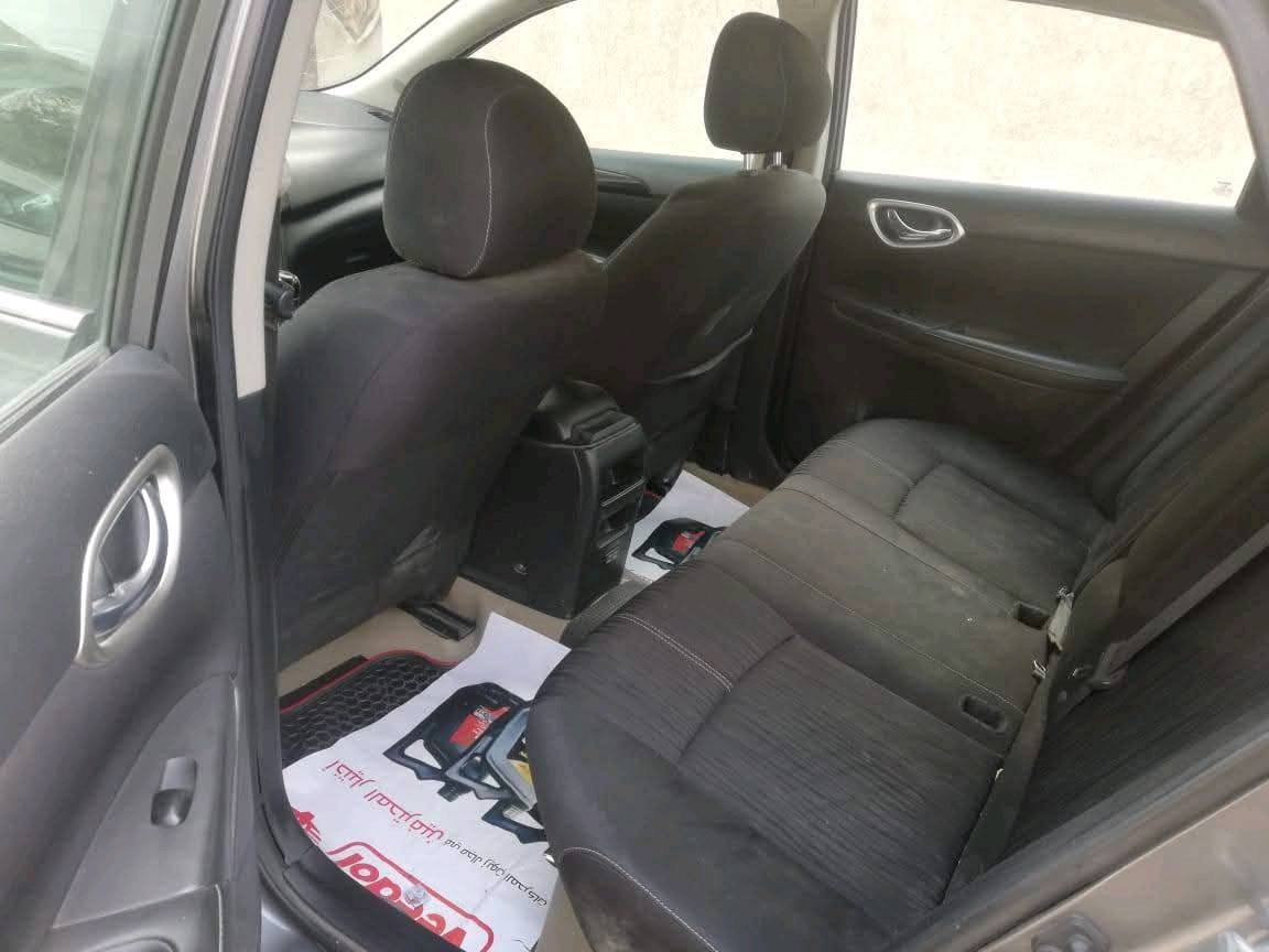 
السلام عليكم، أعرض للبيع سيارتي نيسان سنترا موديل SV موديل حديث بلون رمادي ميتاليك. السيارة نظيفة من الداخل والخارج ومزودة بعدة ميزات مثل نظام تكييف هواء ممتاز وأجهزة ملاحة معاصرة. تتميز بتصميم أنيق وجذاب وتعتبر مثالية للعائلات. للاطلاع أو الاستفسار، يرجى التواصل معي.