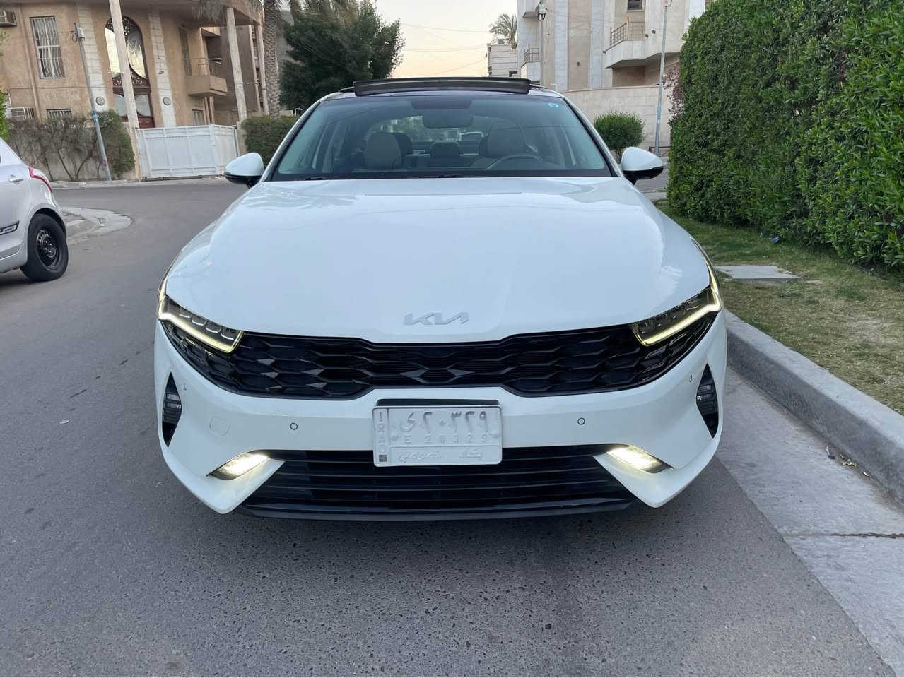 السلام عليكم للبيع فقط 
كي فايف 2023 خليجي شركة الدولية محرك 2000 دوش فول مواصفات بنوراما / بصمتين / كشن كهرباء / لدات فول الفول ماشيه 41 الف بيها شويه صبغ بالبنيد بدون دواخل بيها شويه بارد سيارة جديدة وجاهزه مابيها اي نقص مكاني بغداد الاعظمية 
السعر 198 ورقة اتصال *********** بغداد, العراق
