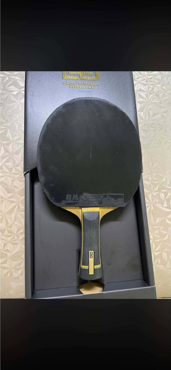 مضرب كامل بترفلاي ديمتري 🏓🏓🏓
مطاط بترفلاي ومطاط DHS 🔜🔜🔜
النظافة كما موضح بالصور ادناه 👇👇👇 
السعر ٢٥٠ الف 💵💵🔚


**إذا كنت صاحب هذا الإعلان وتريد حذفه لأي سبب، رجاءا أرسل رسالة إلى الدعم الفني**