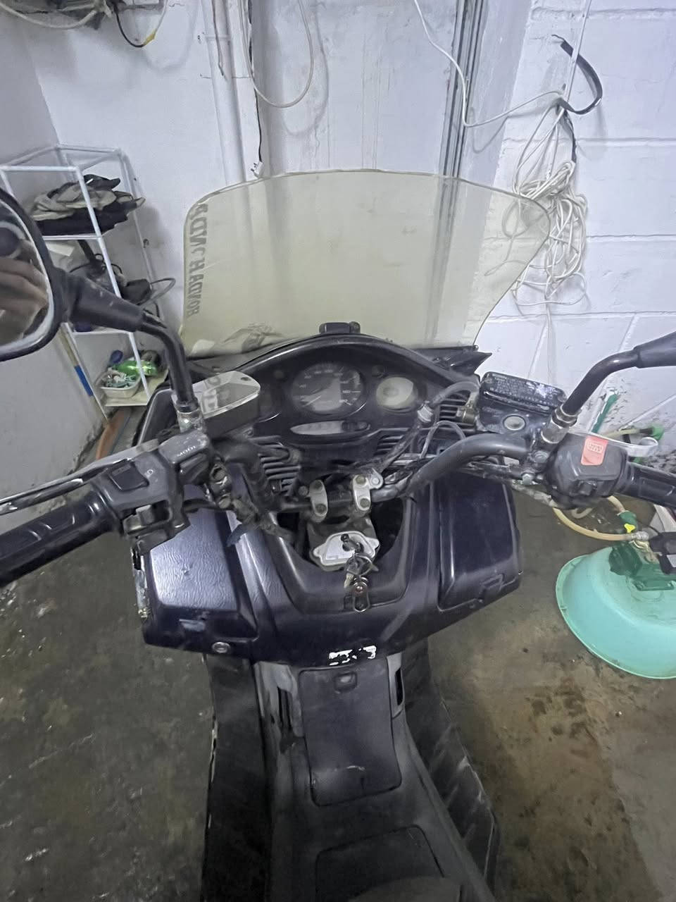 السلام عليكم سلفر ونج 400 مكينه مكفوله تنقيص تبخير نضوح جيب فيتر وفحص كفرات نضافتهن 50‎%‎ وبجم يرادله تطبيك لان دراجة نكلبت فقط دراجة شلعه ومعدله ترايك لشمال كهربائيات كله شغاله شاحنه USB جهاز جي بي اس حماوه انساها جنطه اصليه دراجة نكره بكل وقت دهن موريس مي اخضر بلمختصر ليدور كفر ليجي ليدور مكينه مكفوله ومال كراب خل يجي وجيب فيتر مكينه مكفوله سعرها مليون و700 وبيه مجال مكاني بوب الشام استفسار اكثر ***********
