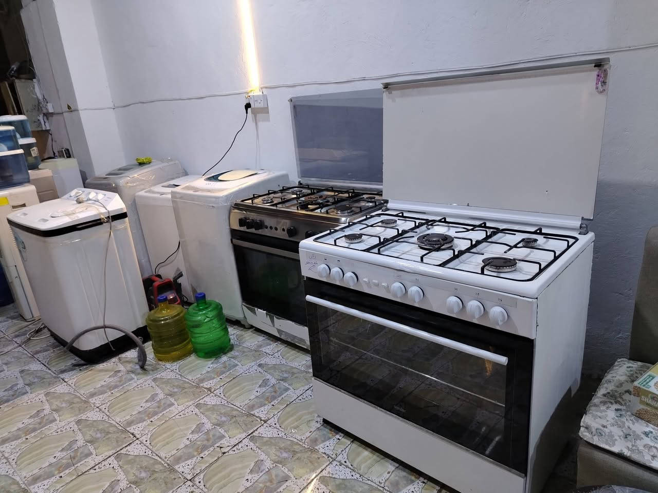 يوجد لدينا طباخات غسالات ثلاجات برادات قنفات الأسعار جدا مناسبه مستعمل وجديد
العنوان بغداد الطالبيه شارع زويني مقابل علوه زويني معرض اثاث السليمانيه 
للتوصل عبر الرقم ***********
