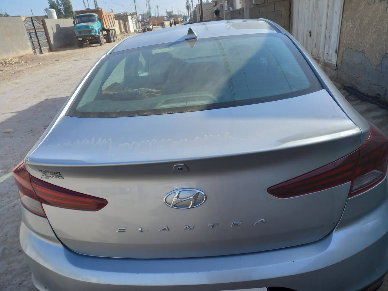 السلام عليكم  عندي النترا موديل  ٢٠ وارد أمريكي حادث سياره جاملغ والبنيد صبغ جاملغ الثاني سياره نص فول بدون فتحه صقف بصمه سياره بسمي نافذه  ٢٠٢٧ سعر. ١٢٠ دفتر و٢٠ ورقه اتصال على رقم ***********.
