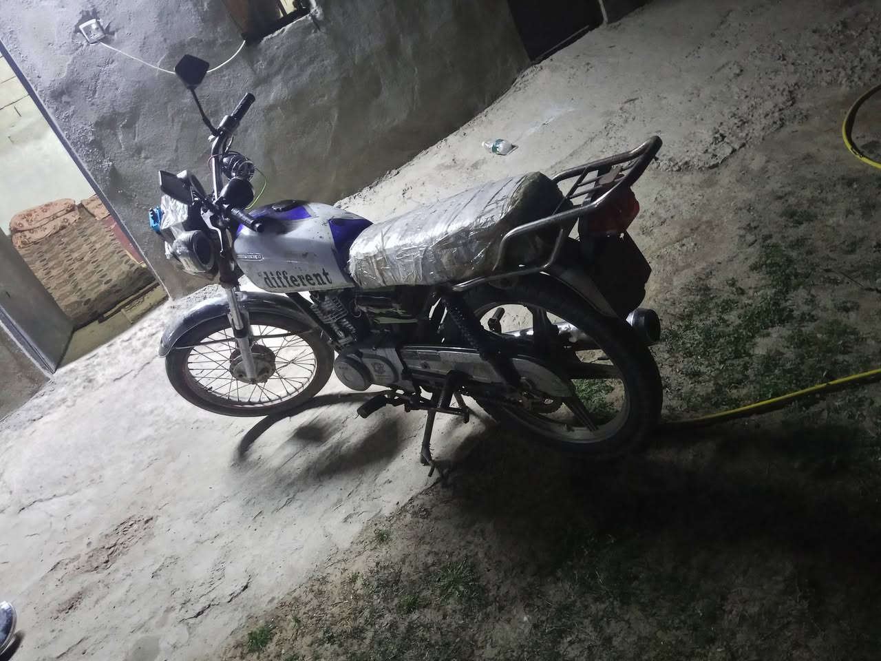 تايكر 2018 نضيف معمر جديد شرط معدل ربع هندر شغل وتمشي للبيع ويرهم مراوس  كهربائيات شغاله كامل ***********
