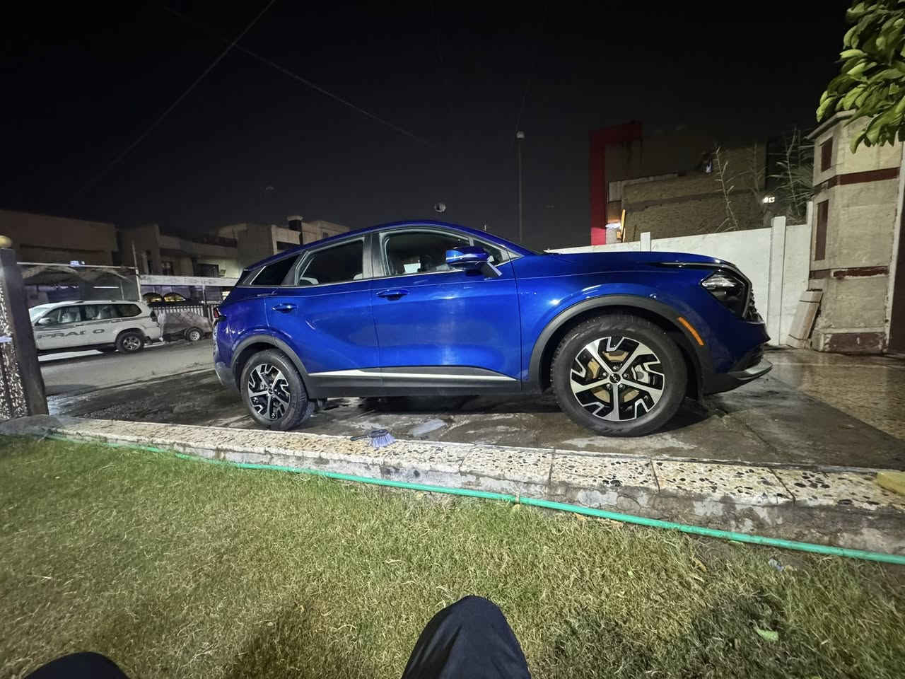 سبورتج موديل ٢٣ فول عدا الفتحه
حادثها 
جاملغ خلفي فقط 
رقم بغداد تحويل ثاني يوم 
بدون ايرباكات 
السعر ١٩٢ ورقه 
العنوان بغداد حي جميله 
***********
