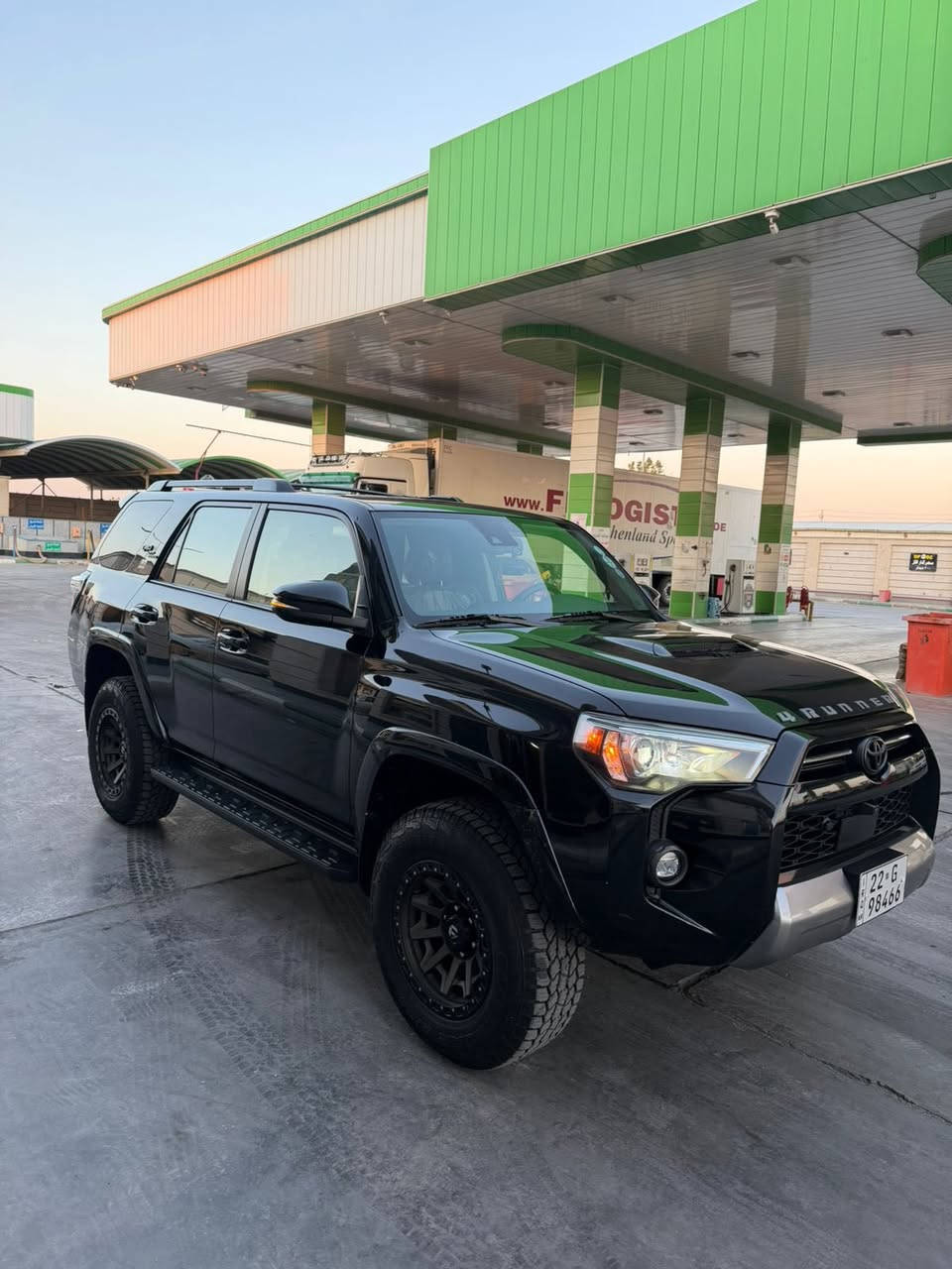 السلام عليكم
TOYOTA 4RUNNER TRD off Road Premium 
تيوتا 4رنر 
وراد أمريكي 
موديل 2022 
محرك 6 سلندر 
مواصفات TRD Off Road
فول مواصفات 1/1
فتحته (سلايت )
بصمه 
دبل اكسل (4*4)
شاشه كبيره 
اربع كامرات 
كشن جلد كهرباء 
داخل اسود 
رادار امامي وجانبي 
تحديد سرعه 
نظام KDSS
5 راكب 
ماشي 67 الف كيلو متر 
رقم أربيل 
 
سياره كلين تايتل  كندي مكفوله من كلشي 
السعر 400 $ وبيها مجال 

مكان السياره واسط العزيزيه 

***********
***********
