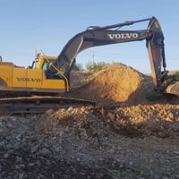 حفاره ڤالڤؤ بؤ فرؤشتن للبيع حجم 240 موديل 2005 رقمو سناويه زؤر خوينه ه...