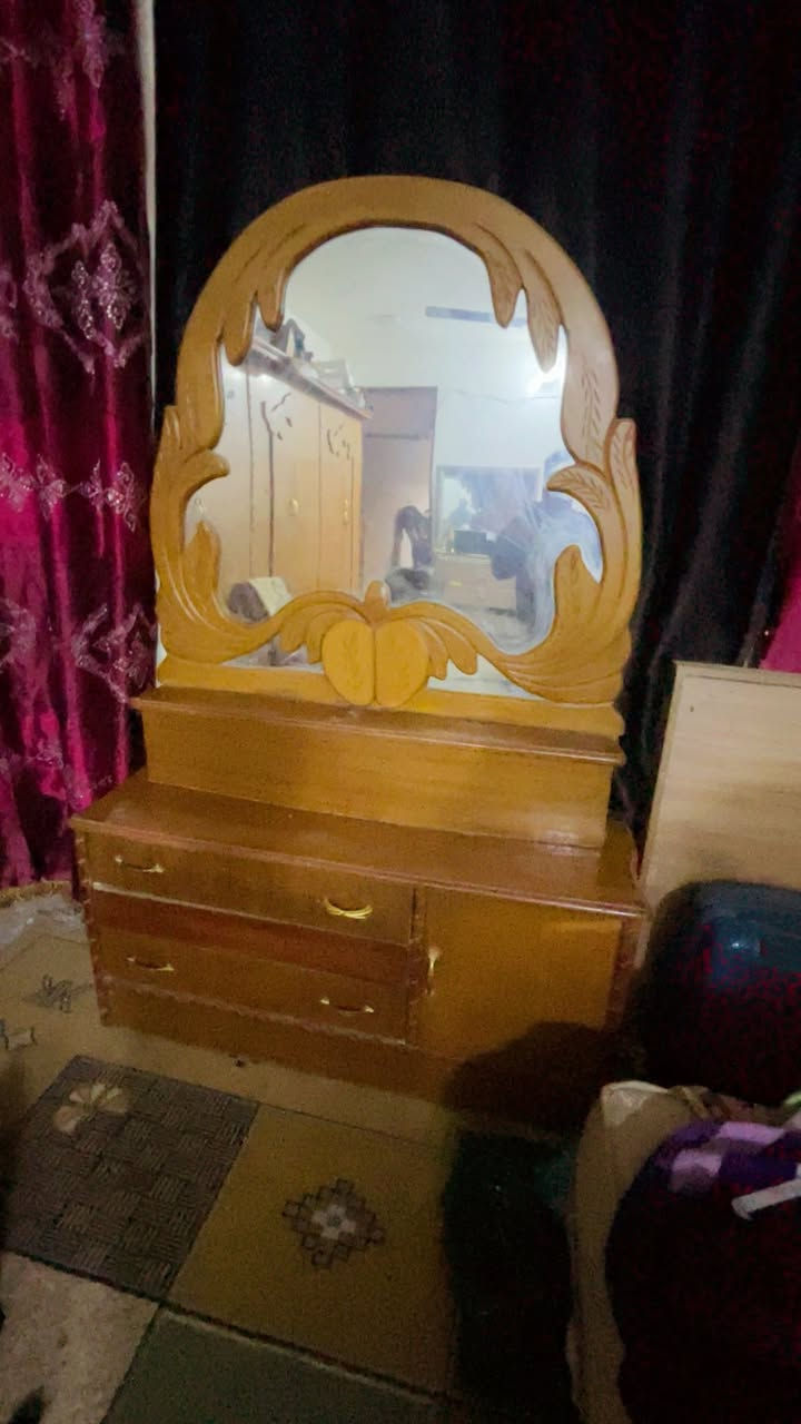 للبيع
بغداد شهداء سيدية 
وجرباية ام نفر بس ممصورها
***********
