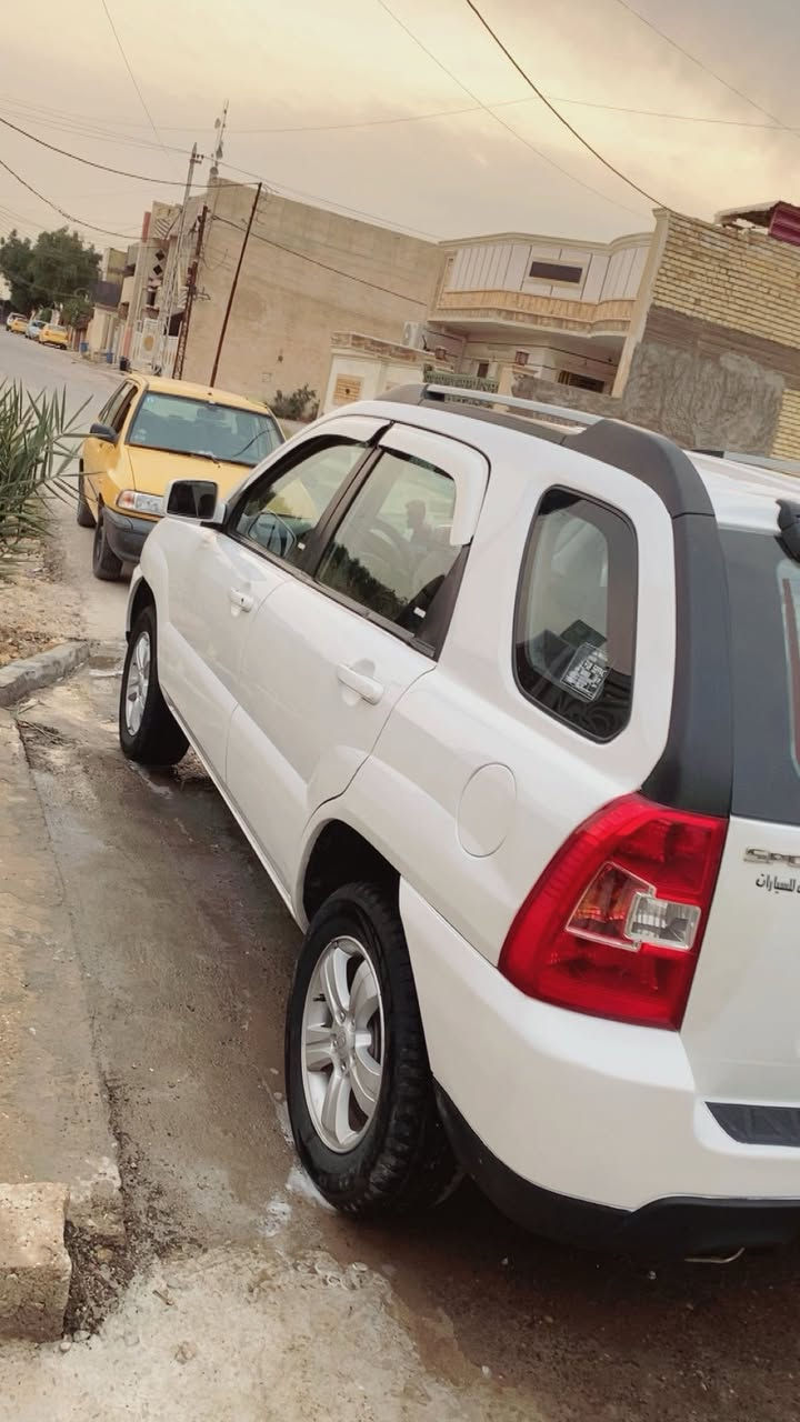 السلام عليكم سبورتج ٢٠٠٩ خليجي بأسمي رقم شمالي تريد تحويل تريد وكالة مكفولة من الصبغ والضربة فقط ربع الجاملغ الخلفي صبغ بدون دواخل صدر جديد خلفي وامامي على أيدي وتخم تاير جديد صار اسبوع شديته تدفئة وتبريد جيدة جدا ومكينة وكير مكفولات السعر ١٢٥ قفل من الأخير والسونار موجود مع الصور وهذا رقمي *********** مكان السيارة بغداد
