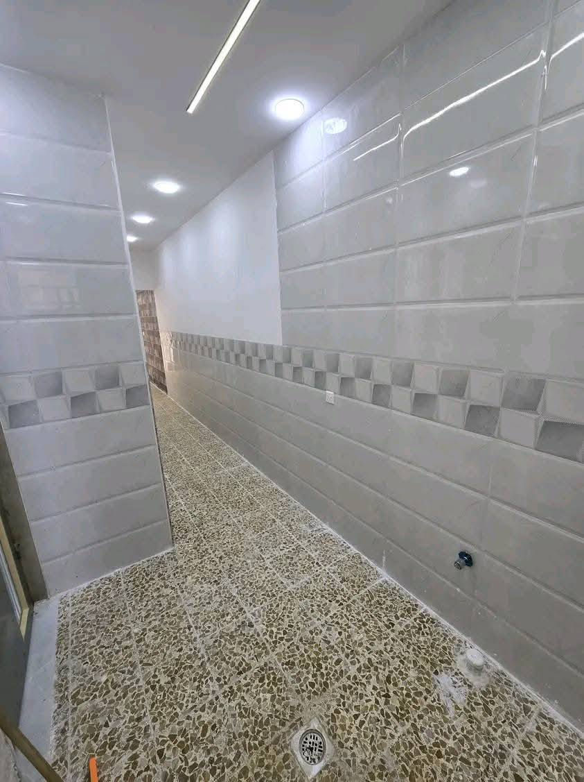 للبيع بيت 100م طابق واحد واجهة 5م العمق 20م الموصل أيسر حي السماح السياسين مقابل المدرسة الكويتيه السابعة ع شارع ١٥م اتجاه شروق بناء حديث زيرو تسليم فوري بسم الشرعي مباشر سند ملك صرف طابو الزهور سكني 
مجهز بنظام دكتات وجبس بورد 
مقابل حديقه 
يتكون الدار من كراج ومطبخ واستقبال وهول وصحيات وغرفة نوم وبيتونه موقع ممتاز مقابل البيت حديقة رصيف 5 أمتار 
للتواصل و الاستفسار اتصل ع الارقام 
***********
***********
مكتب البساتين 
حي البكر سايدين كنيسة تيتانك
