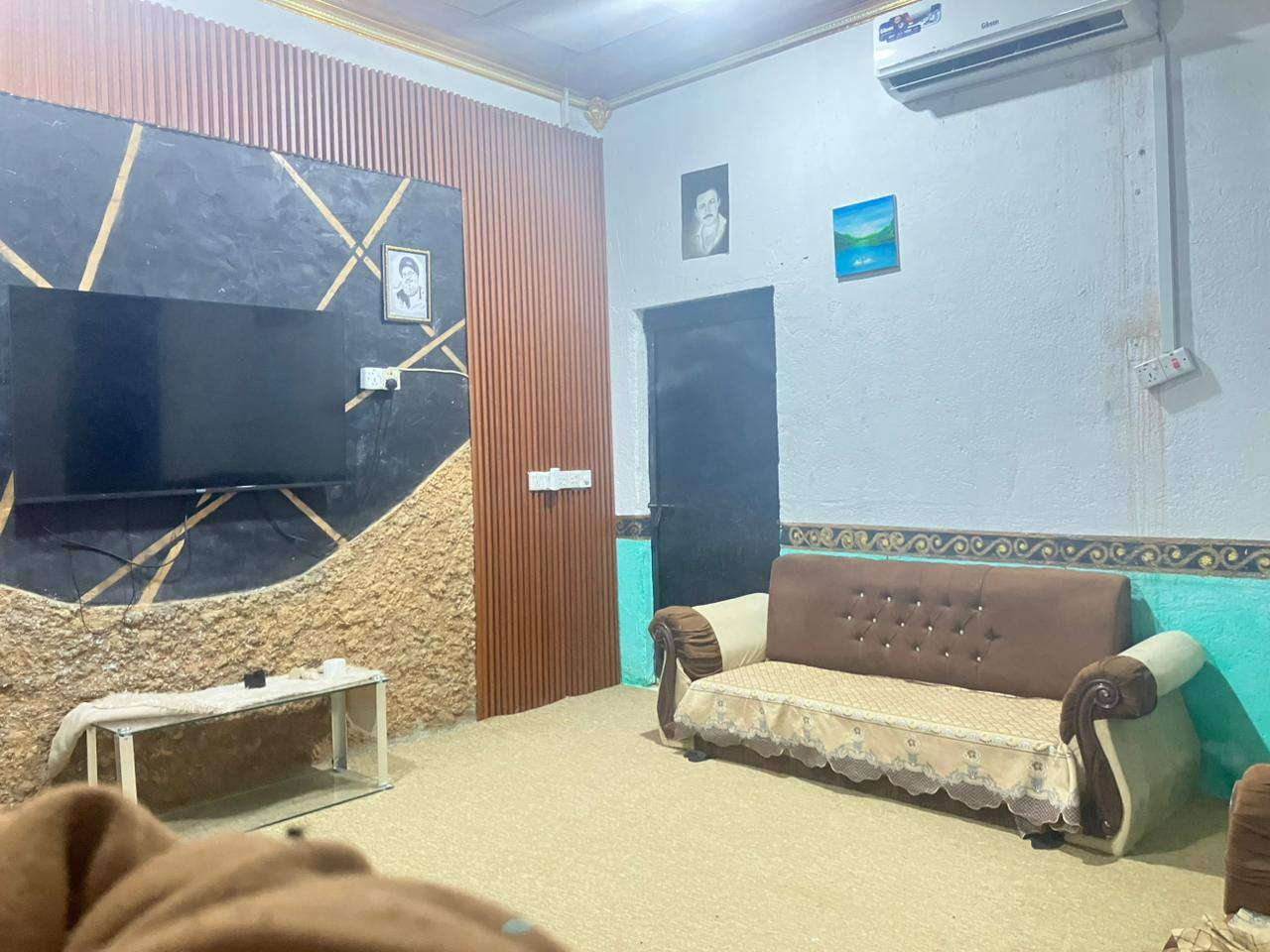 دار للبيع مساحة 200 زراعي سند 25 عراقي
يتكون الدار من ...
غرفتين 
وصاله ومطبخ حراري وبارد مفتوح على الصالة
وكلدور 
وصحيات
ودوانية خارجية
ومخزن وتواليت خارجي
وحديقة 
التفاصيل أكثر تعال واتساب ***********
السعر 38 وبي مجال ...
